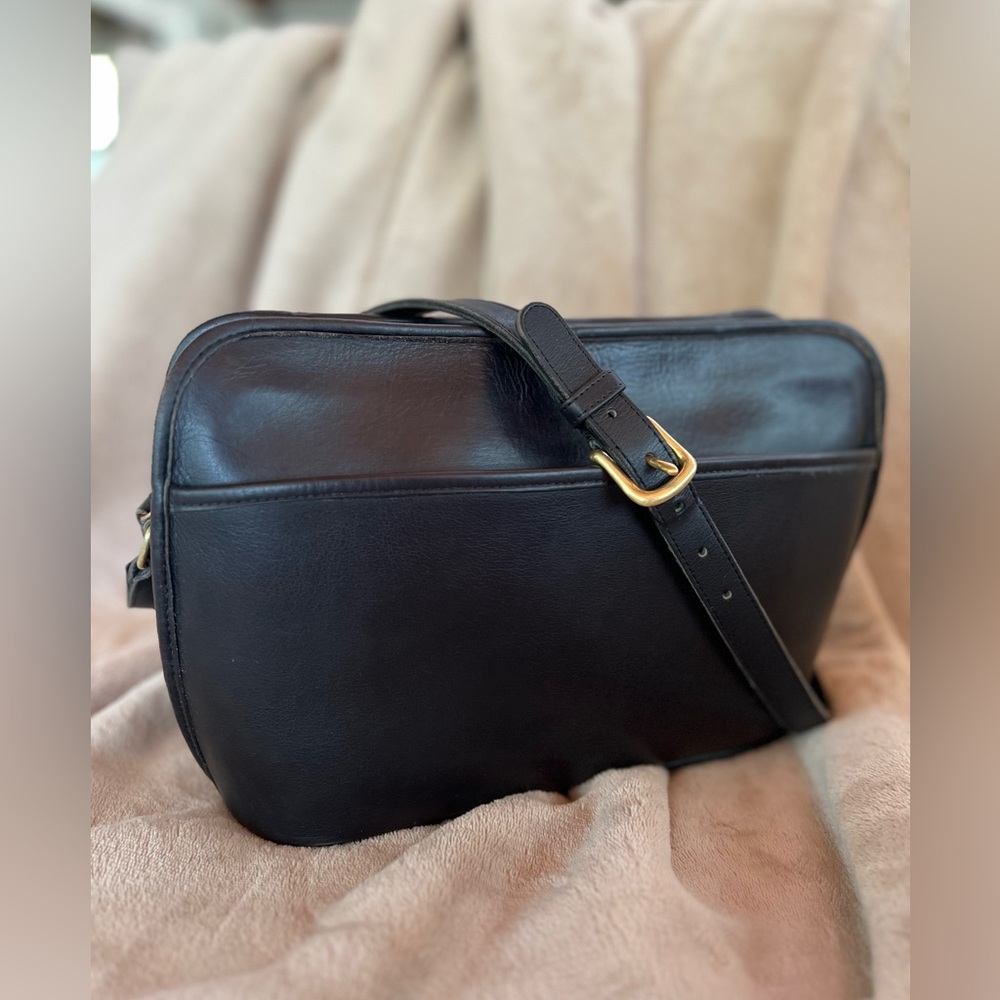 Vintage COACH PRE-94 USA “Oliver” Crossbody! Black/Brass!!